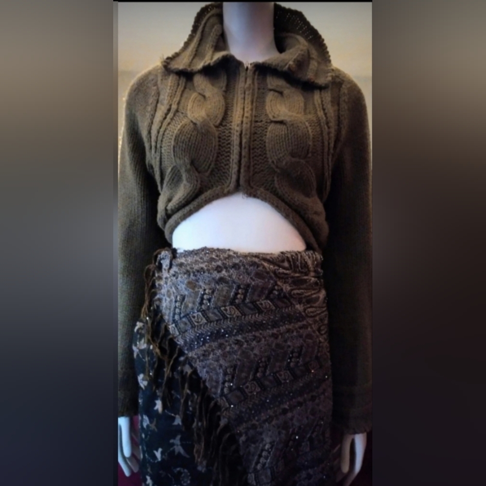 "Yoki" Green Cropped Sweater